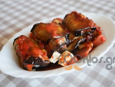 Η συνταγή της Ημέρας: Μελιτζανομπουρεκάκια με τυρί και λουκάνικο